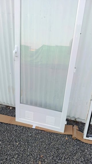 Puerta Aluminio Blanca Abatible