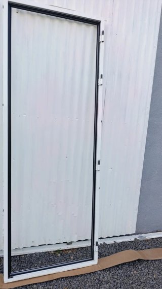 Puerta Aluminio Blanca Abatible