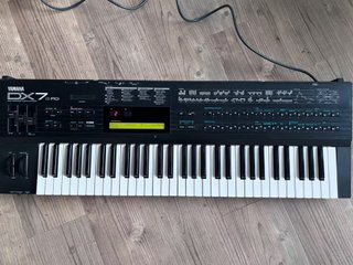 Yamaha DX7 II FD Sintetizador