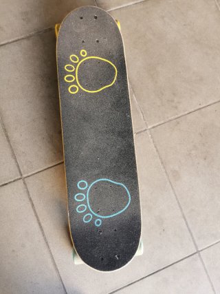 Patinete freestyle negro con ruedas