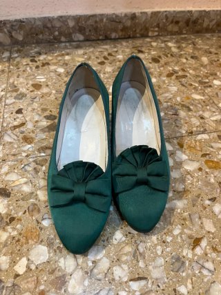 Cuerpo manga 3/4 verde con lazo y zapatos