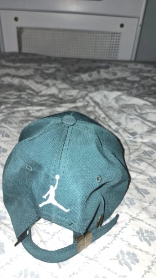 Gorra Jordan spellout verde oscuro exclusiva.