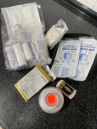 Botiquín Audi y luz de emergencia-linterna