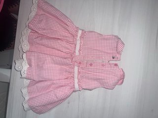 Vestido de bebé niña cuadros rosa de marca Tommy .