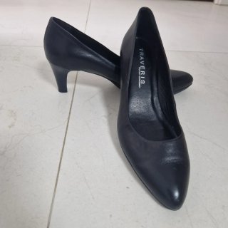 Zapatos de piel negros Talla 39. MDB