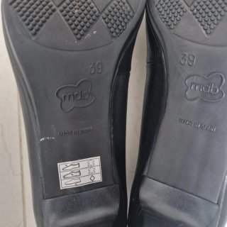 Zapatos de piel negros Talla 39. MDB