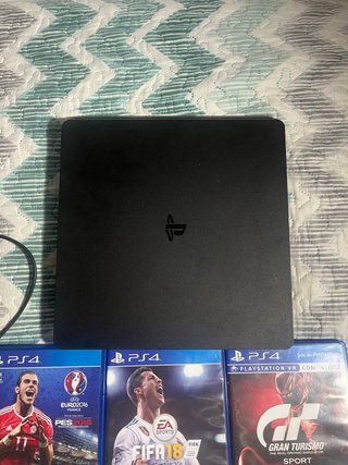 Pacchetto PS4 Slim Nera + 3 Giochi + Custodia