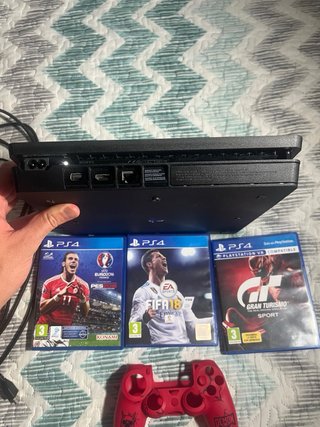 Pacchetto PS4 Slim Nera + 3 Giochi + Custodia