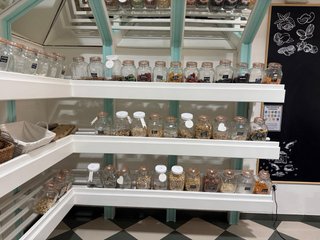 Estanterías de madera y cristal Tlf 652680819