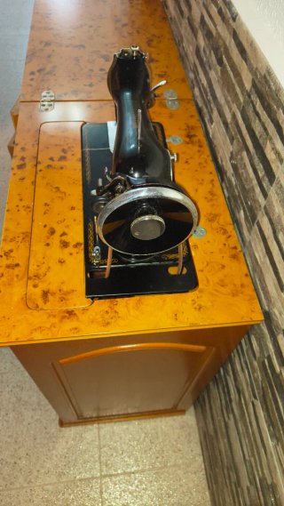 Máquina de coser Alfa antigua