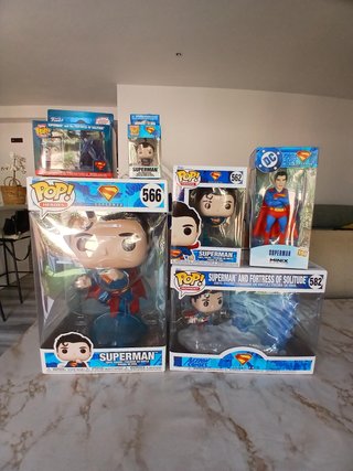 Lote Funko Pop y Minix Superman, 6 Figuras