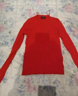 Jersey Bershka rojo de canalé