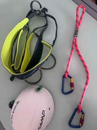 Kit Escalada Completo: Casco, Arnes, Mosquetones..