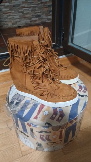 Botines de piel con flecos