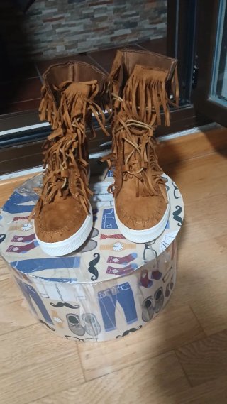 Botines de piel con flecos