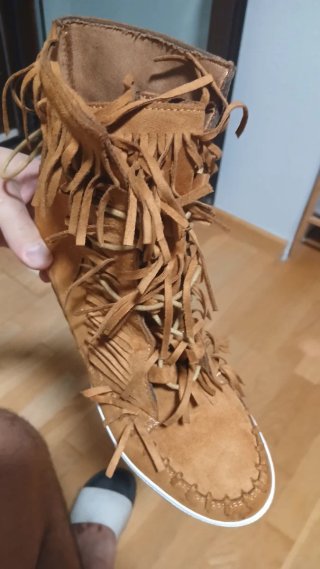 Botines de piel con flecos