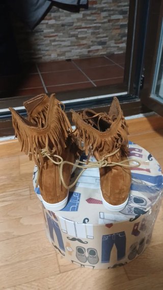 Botines de piel con flecos