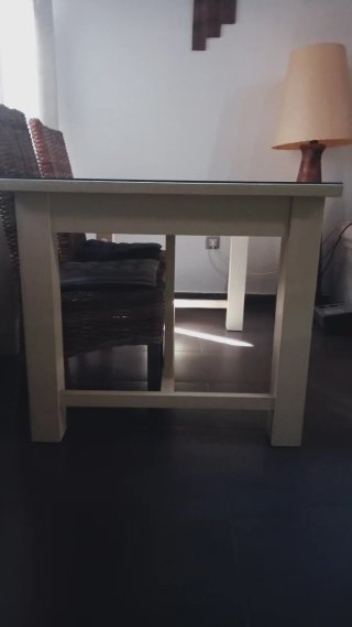 Mesa de comedor de madera y cristal