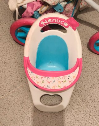 Carrito Nenuco con trona de regalo