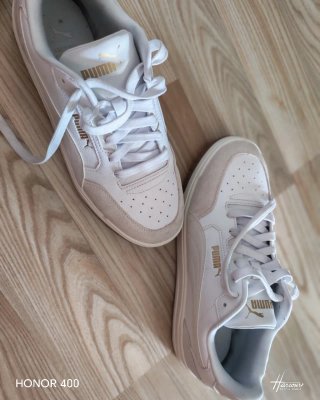 Zapatillas Puma Blancas y Beige número 42