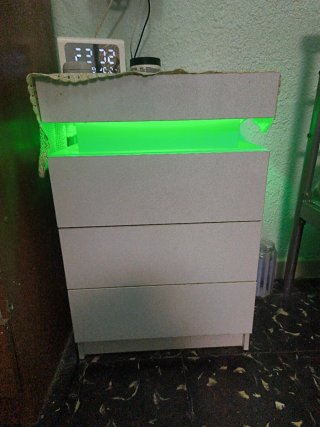 Mesita de noche nueva con luz LED
