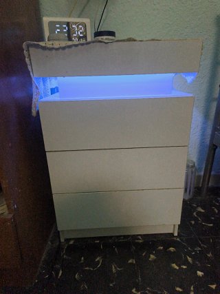 Mesita de noche nueva con luz LED
