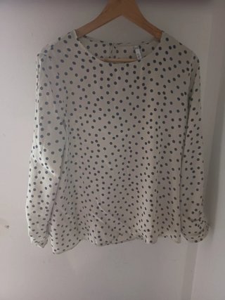 Camisa MNG lunares beige y negra talla L