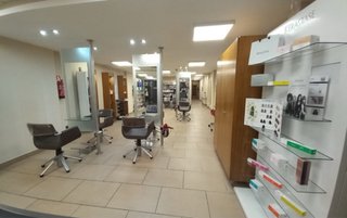 Se traspasa salon de peluquería y estética Calella