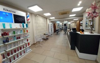 Se traspasa salon de peluquería y estética Calella