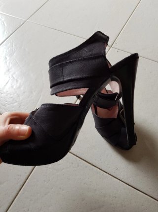 Sandalias Mustang Tacón Negro Hebilla