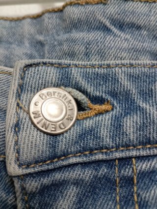 Pantalón corto vaquero hombre desgastado