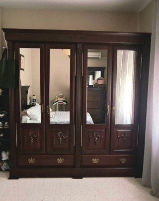 Dormitorio de madera maciza