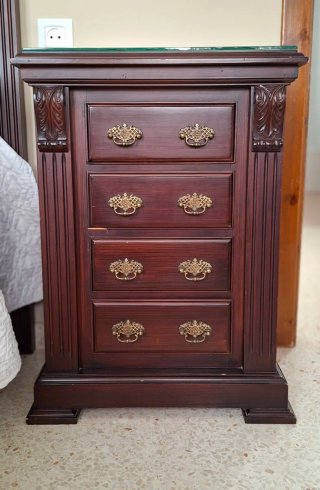 Dormitorio de madera maciza