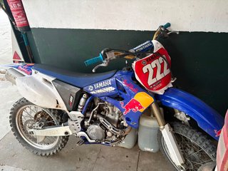 Moto Yamaha Cross Azul y Blanca