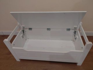 Baúl de madera blanco