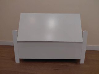 Baúl de madera blanco