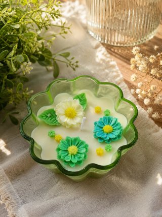 Vela aromática  de soja con flores decorativas