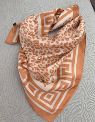 Pañuelo 70x70 cm estampado