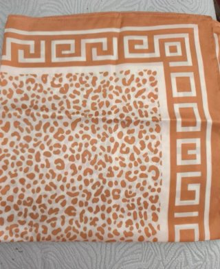 Pañuelo 70x70 cm estampado