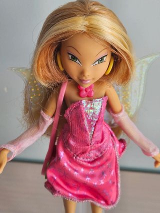 Muñeca Winx Flora Charmix
