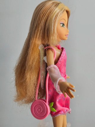 Muñeca Winx Flora Charmix