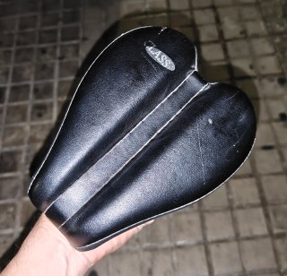 Sillín de bicicleta negro