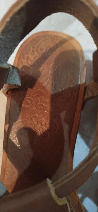 Sandalias de cuero marrón