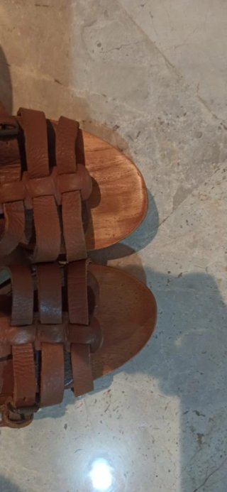 Sandalias de cuero marrón