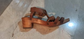 Sandalias de cuero marrón