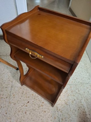 Mesita de noche antigua con cajón, URGE VENDER!