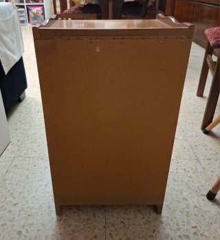 Mesita de noche antigua con cajón, URGE VENDER!