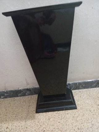 Mesa auxiliar decorativa negra
