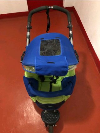 Carro de bebé todoterreno azul y verde