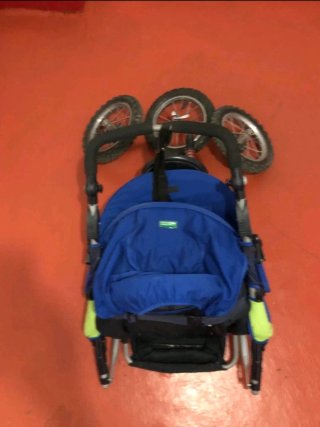 Carro de bebé todoterreno azul y verde